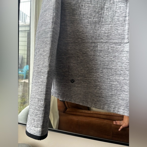 LULULEMON | City bound Hoodie | size 6-8 - Picture 8 of 8